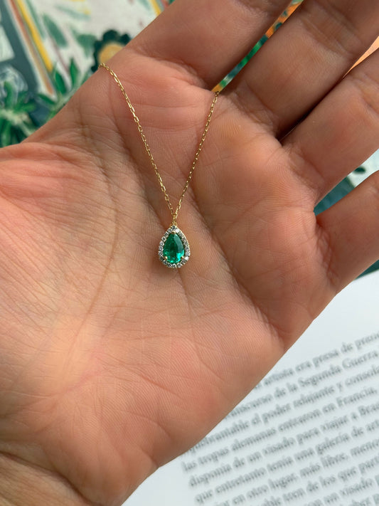 Emerald drop necklace surrounded by diamonds 18k gold - 0,53ct