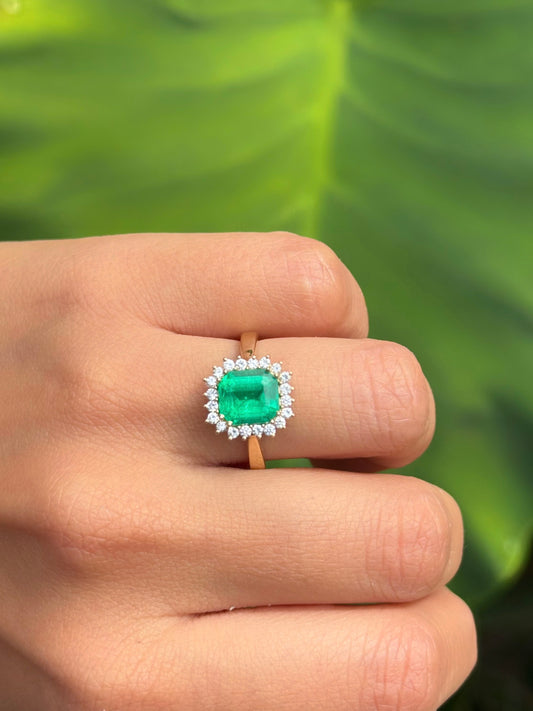 Rectangular Emerald ring with diamonds
